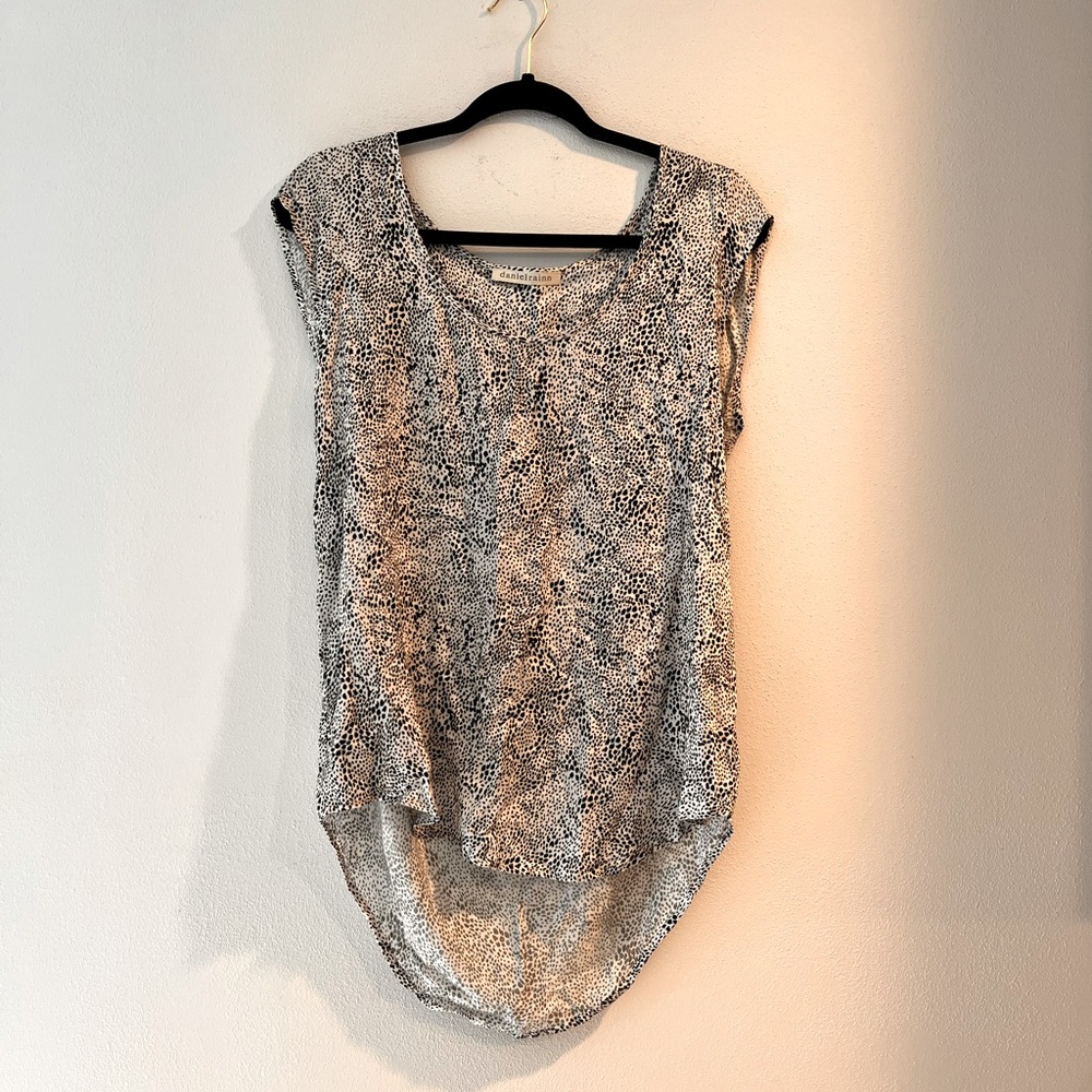Medium women’s black and white spotted blouse